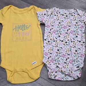 Gerber Baby Girl 3 Months Set Of Short Sleeve Onsies Yellow Floral